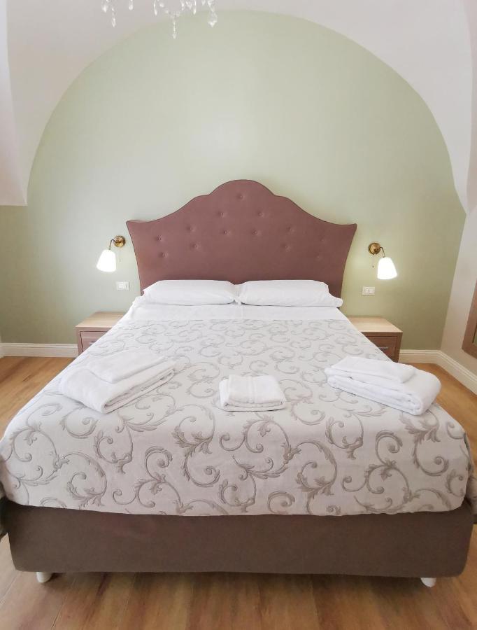 Opera Relais 85 Bed and Breakfast Messina Exteriör bild
