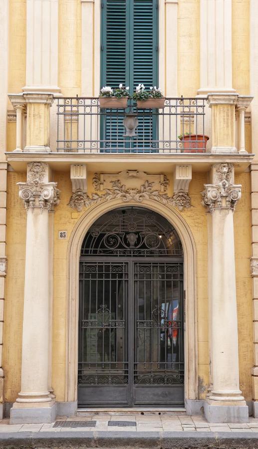 Opera Relais 85 Bed and Breakfast Messina Exteriör bild