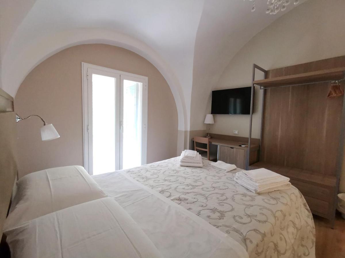 Opera Relais 85 Bed and Breakfast Messina Exteriör bild